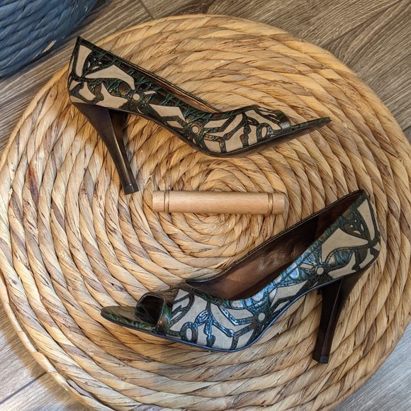 NWOT (W6.5) - CARLOS SANTANA Suede Peeptoe Pump - Picture 5 of 8